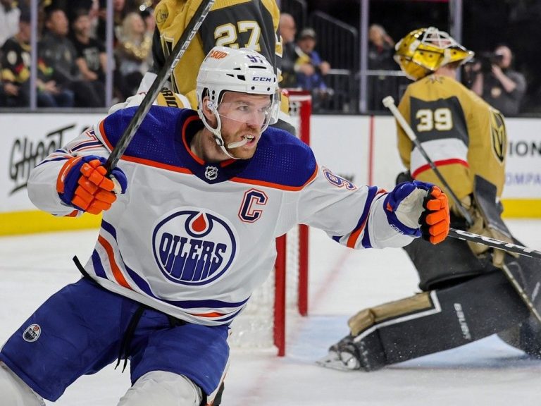 La star des Oilers Connor McDavid termine sa meilleure saison avec 4 prix majeurs