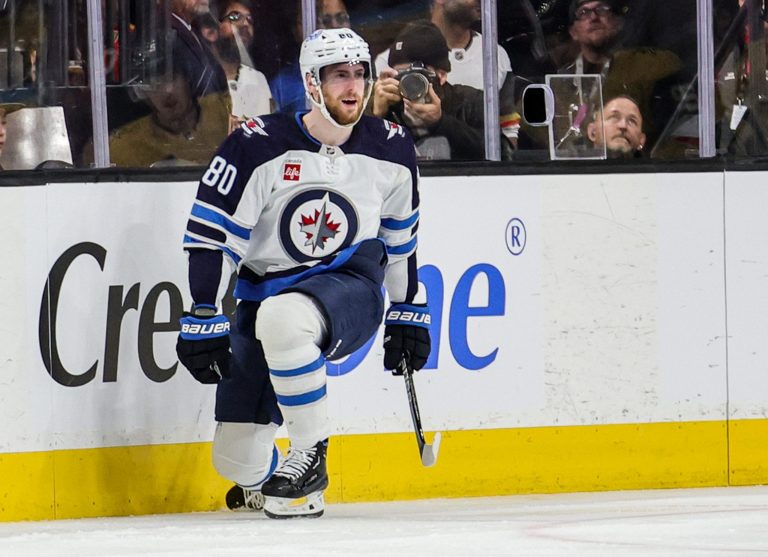 Le Tricolore de retour en photo alors que les Jets et les Kings décrochent sur Pierre-Luc Dubois