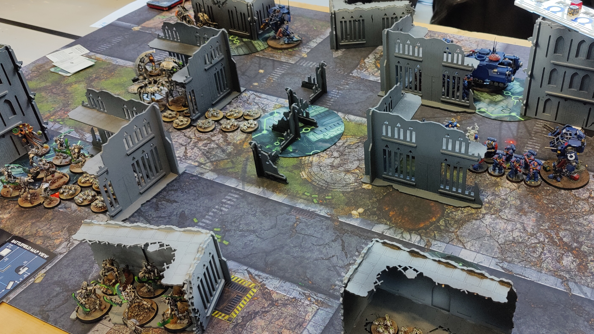 Warhammer 40,000 10th Edition se joue sur un champ de bataille en ruine