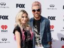 Alexa Bliss et Ryan Cabrera apparaissent aux iHeart Radio Music Awards 2023.