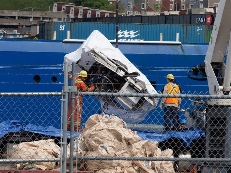 Un navire transportant des débris du submersible Titan revient au port de Terre-Neuve