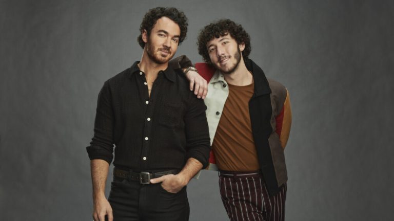 «Claim to Fame»: Kevin et Franklin Jonas taquinent les mystérieux bébés Nepo de la saison 2
