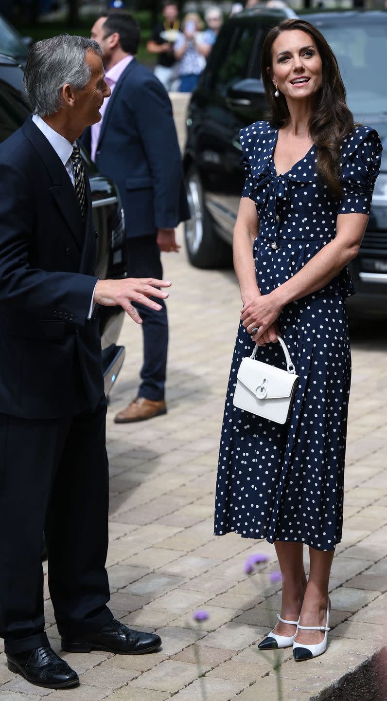 britains catherine, princesse de galles arrive pour une visite à la rue de l'espoir, une communauté résidentielle pilotant une nouvelle approche pour soutenir les femmes dans le système judiciaire, à southampton, sud de l'angleterre le 27 juin 2023 conçu et développé par l'association caritative une petite chose, espoir Street est le premier du genre au Royaume-Uni et est conçu pour transformer l'expérience des femmes et des enfants du système judiciaire inspiré par une petite chose l'engagement à un changement systémique pour les femmes et les enfants dans le système judiciaire, Hope Street offre une alternative communautaire pour les femmes qui autrement seraient emprisonnés inutilement en raison d'un manque d'hébergement sûr ou de préoccupations concernant leur bien-être photo de daniel leal pool afp photo de daniel lealpoolafp via getty images