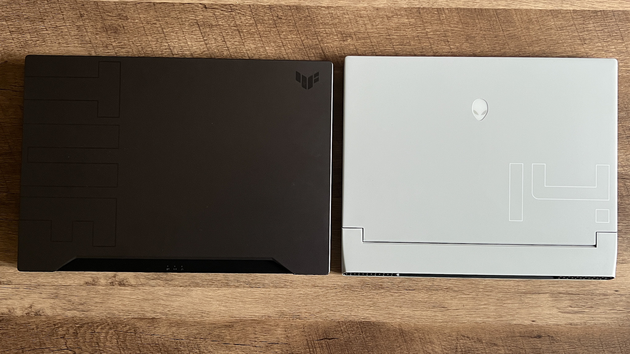 Comparaison des tailles Alienware x14