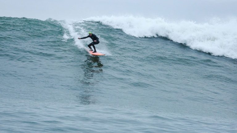 Surf’s up : un financier au nom célèbre cherche à faire une pause offshore