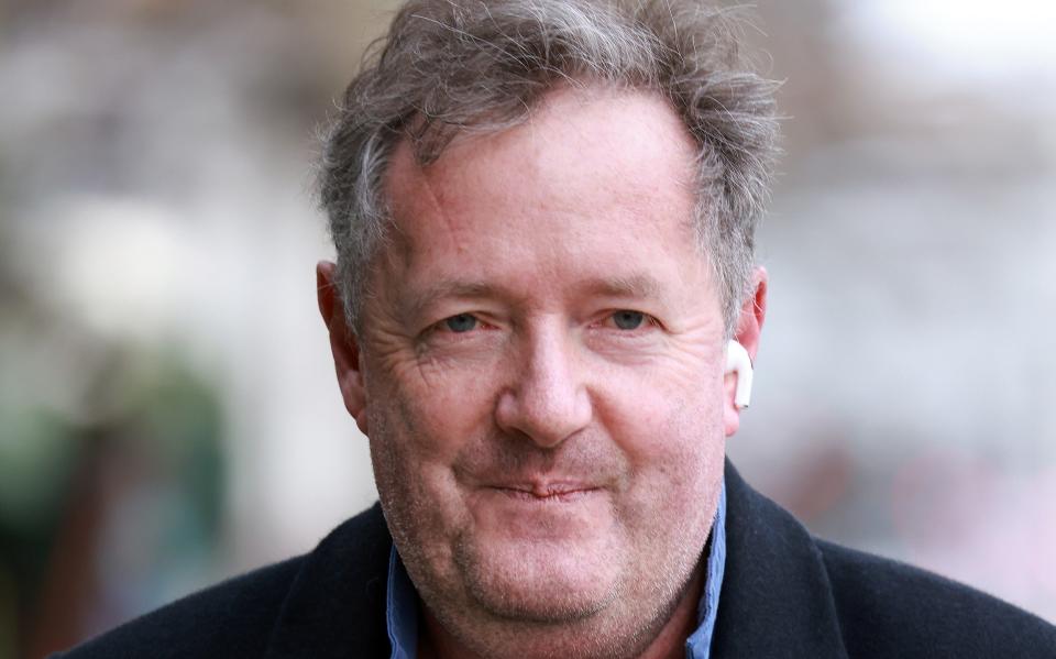 Piers Morgan vu retourner dans sa maison de l'ouest de Londres