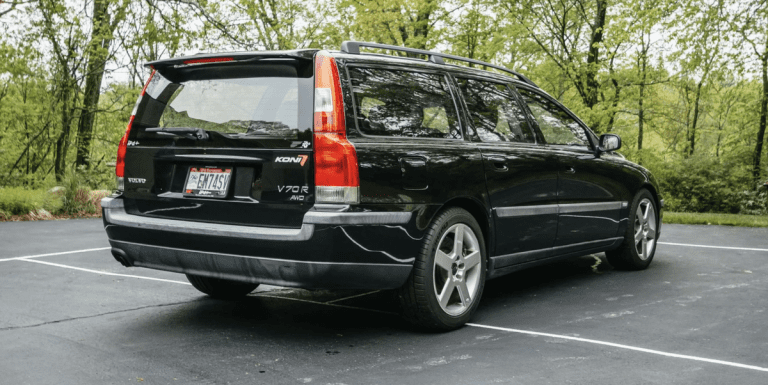 2004 Volvo V70R Wagon est notre choix d’enchères Apportez une remorque