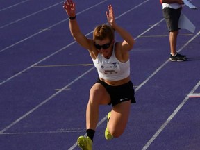 Caroline Ehrhardt a établi le record canadien du triple saut féminin à 14,03 mètres dimanche à London, en Ontario.