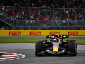 Max Verstappen des Pays-Bas conduit le (1) Oracle Red Bull Racing RB19 lors du Grand Prix du Canada sur le circuit Gilles-Villeneuve de Montréal le 18 juin 2023.