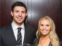 Le gardien des Canadiens Carey Price, à gauche, avec sa femme Angela après que Price ait remporté le trophée Jean Béliveau au Centre Bell de Montréal le samedi 4 octobre 2014.