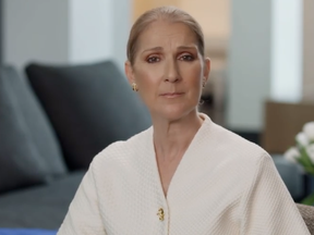 Céline Dion a annoncé qu'elle ne pourra pas reprendre sa tournée mondiale en février à cause du Stiff Person Syndrome.