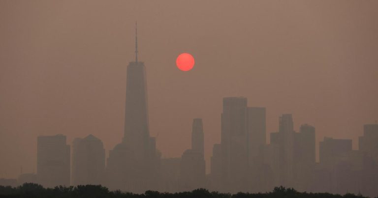 Comment construire un filtre à air pour ventilateur de boîte pour échapper à la fumée des incendies de forêt qui recouvre NYC