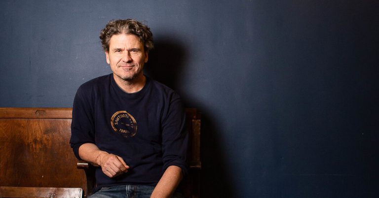 Dave Eggers veut que les lecteurs voient comment la saucisse est fabriquée