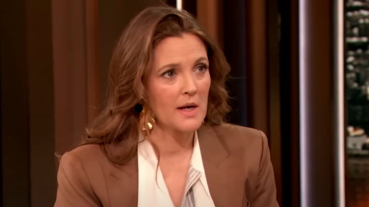 Drew Barrymore envoie un message aux tabloïds après des commentaires viraux sur la mort de sa mère : 