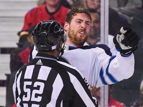 Pierre-Luc Dubois a utilisé une combinaison d'habileté, de taille et de papier de verre pour avoir un impact la plupart des nuits pour les Jets de Winnipeg.