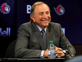 Le commissaire de la Ligue nationale de hockey, Gary Bettman, a fait le point jeudi au conseil des gouverneurs de la LNH sur l'entente de principe conclue pour l'achat des Sénateurs d'Ottawa.