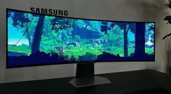 Je me sentais comme un monstre multitâche devant le nouveau moniteur de jeu ultra large OLED de 49 pouces de Samsung