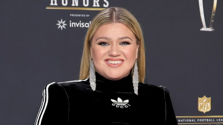 Kelly Clarkson dit qu'elle "a été mentie" à propos de l'écriture de chansons de "Since U Been Gone"
