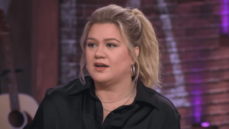 Kelly Clarkson talking on The Kelly Clarkson Show.