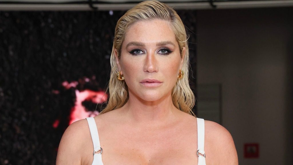 Kesha décroche une victoire majeure dans la bataille en diffamation contre le Dr Luke avant le procès
