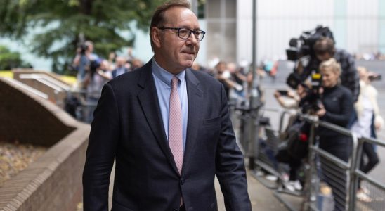 Kevin Spacey décrit comme un "intimidateur sexuel" qui "agresse d'autres hommes" alors que le procès pénal britannique est en cours