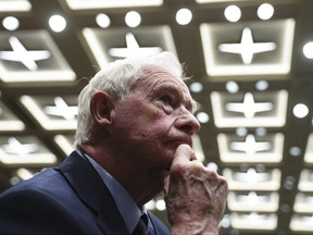 David Johnston, rapporteur spécial du gouvernement fédéral sur l'ingérence étrangère, comparaît comme témoin devant le Comité de la procédure et des affaires de la Chambre sur la colline du Parlement à Ottawa le mardi 6 juin 2023.