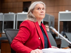 Jody Thomas, conseiller à la sécurité nationale et au renseignement, attend de comparaître comme témoin devant le Comité permanent de la procédure et des affaires de la Chambre (PROC) enquêtant sur les campagnes d'intimidation contre le député de Wellington - Halton Hills et d'autres députés sur la Colline du Parlement à Ottawa, jeudi, 1 juin 2023.