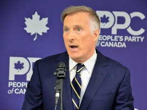 Maxime Bernier parle à Winkler, Man.  le 16 mai 2023.