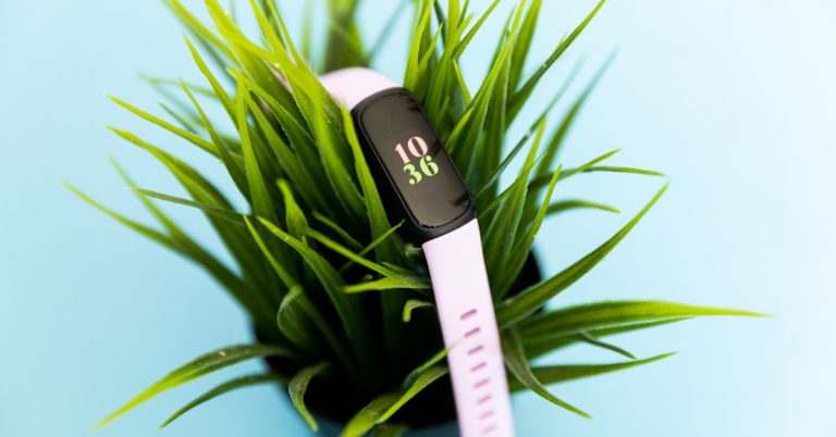 L’Inspire 3 de la vieille école équipée d’OLED de Fitbit est à seulement 80 $