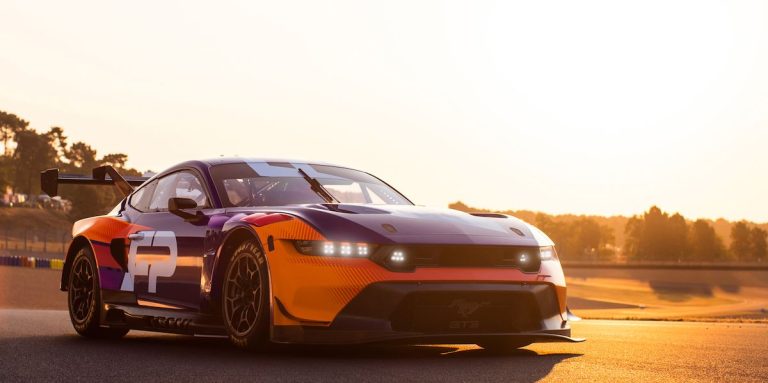 La Ford Mustang GT3 est une voiture de course dérivée du cheval noir et soutenue par l’usine