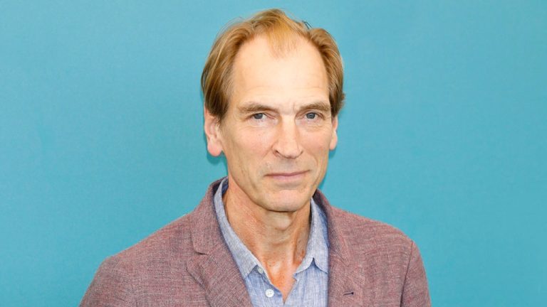 La famille de Julian Sands est "profondément reconnaissante" alors que les autorités locales disent que la recherche de l'acteur disparu reste active
