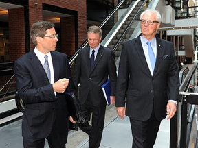 Jeffrey Orr, PDG de Power Corp., avec des membres de la famille Desmarais