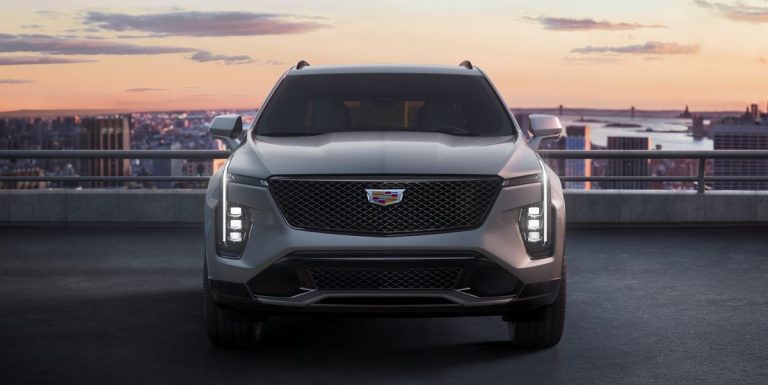 Le Cadillac XT4 2024 a un style remanié et un écran incurvé de 33 pouces