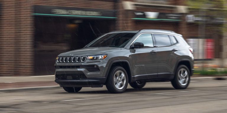 Le Jeep Compass 4×4 2023 accélère le rythme