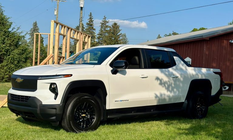 Le Silverado EV WT 2024 impressionne par une autonomie de 450 milles et un remorquage exceptionnel