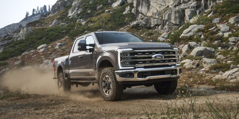 Le Super Duty 2023 de la série F de Ford est un camion de travail plus moderne