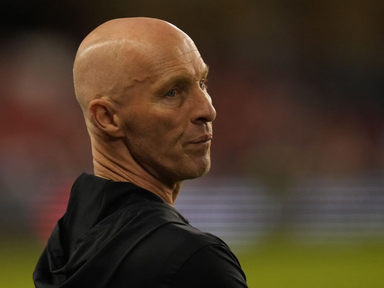 Le Toronto FC congédie son entraîneur-chef Bob Bradley et nomme Terry Dunfield entraîneur par intérim