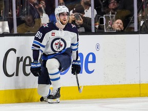 Le centre des Jets Pierre-Luc Dubois a déclaré qu'il avait hâte de jouer devant le voile blanc pour la première fois de sa carrière.