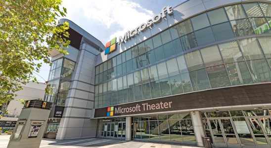 Le bâtiment anciennement connu sous le nom de Microsoft Theater et Xbox Plaza sera renommé Peacock Place