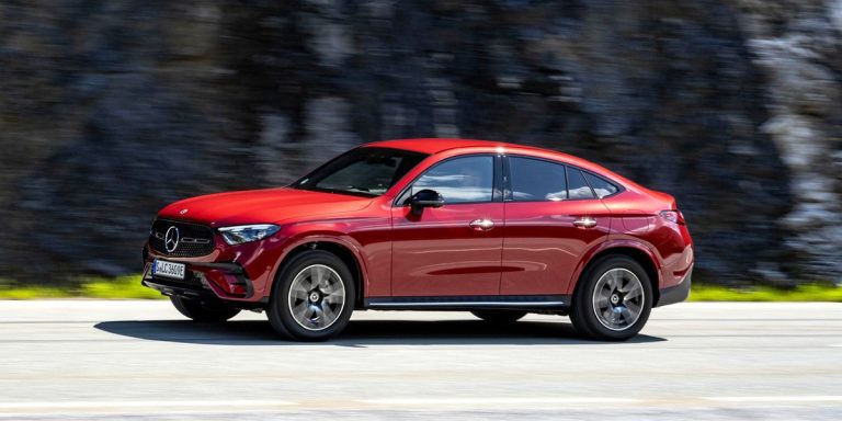 Le coupé Mercedes-Benz GLC300 2024 connaît une poussée de croissance