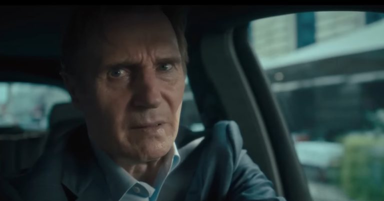 Le dernier thriller de Liam Neeson parle d'une voiture qui explosera s'il arrête de la conduire
