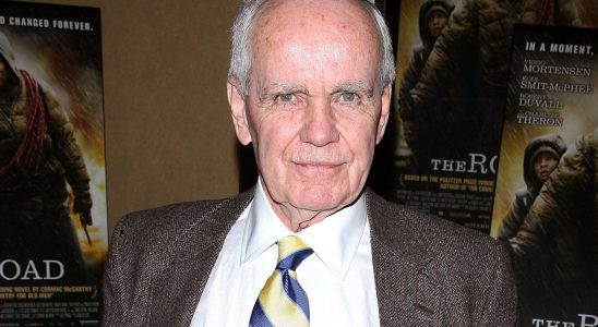 Le film Blood Meridian est écrit par l'auteur Cormac McCarthy