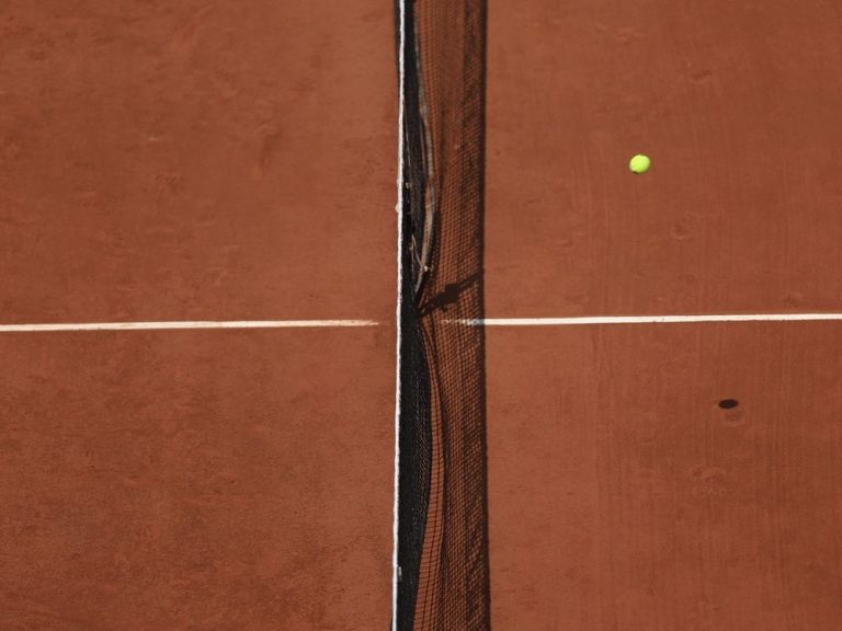 Le joueur de tennis roumain Luncanu suspendu cinq ans pour trucage de matchs