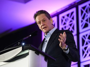 Robert Friedland, fondateur et coprésident exécutif d'Ivanhoe Mines Ltd., prend la parole à la conférence de l'Association canadienne des prospecteurs et entrepreneurs (PDAC) à Toronto