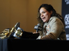 Amanda Nunes répond aux questions lors d'une conférence de presse avant son combat contre Irene Aldana à l'UFC 289, à Vancouver, en Colombie-Britannique, le mercredi 7 juin 2023.