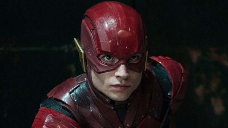 Le réalisateur Flash explique comment ils ont "honoré" l'univers DC de Zack Snyder avec le nouveau film
