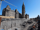 Vue générale des travaux de rénovation à l'extérieur de l'édifice du Centre sur la colline du Parlement à Ottawa, le 16 juin 2021.