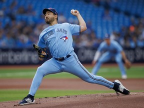 Yusei Kikuchi des Blue Jays de Toronto lance.