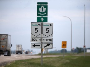 L'intersection des autoroutes #1 et #5 où une navette chargée de vingt-cinq personnes a été heurtée par un semi-remorque et brûlée tuant de nombreuses personnes.