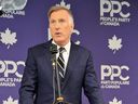 Le chef du Parti populaire du Canada, Maxime Bernier, espère faire son retour au Parlement en remportant l'élection partielle de Portage Lisgar.